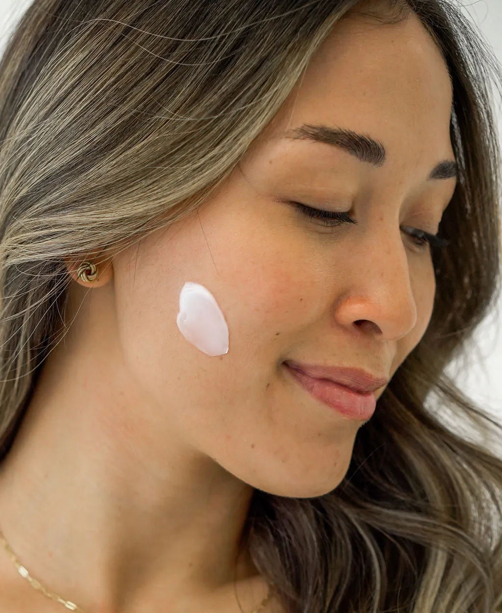Discover Radiant, Youthful Skin with the AHA Lifting Cream